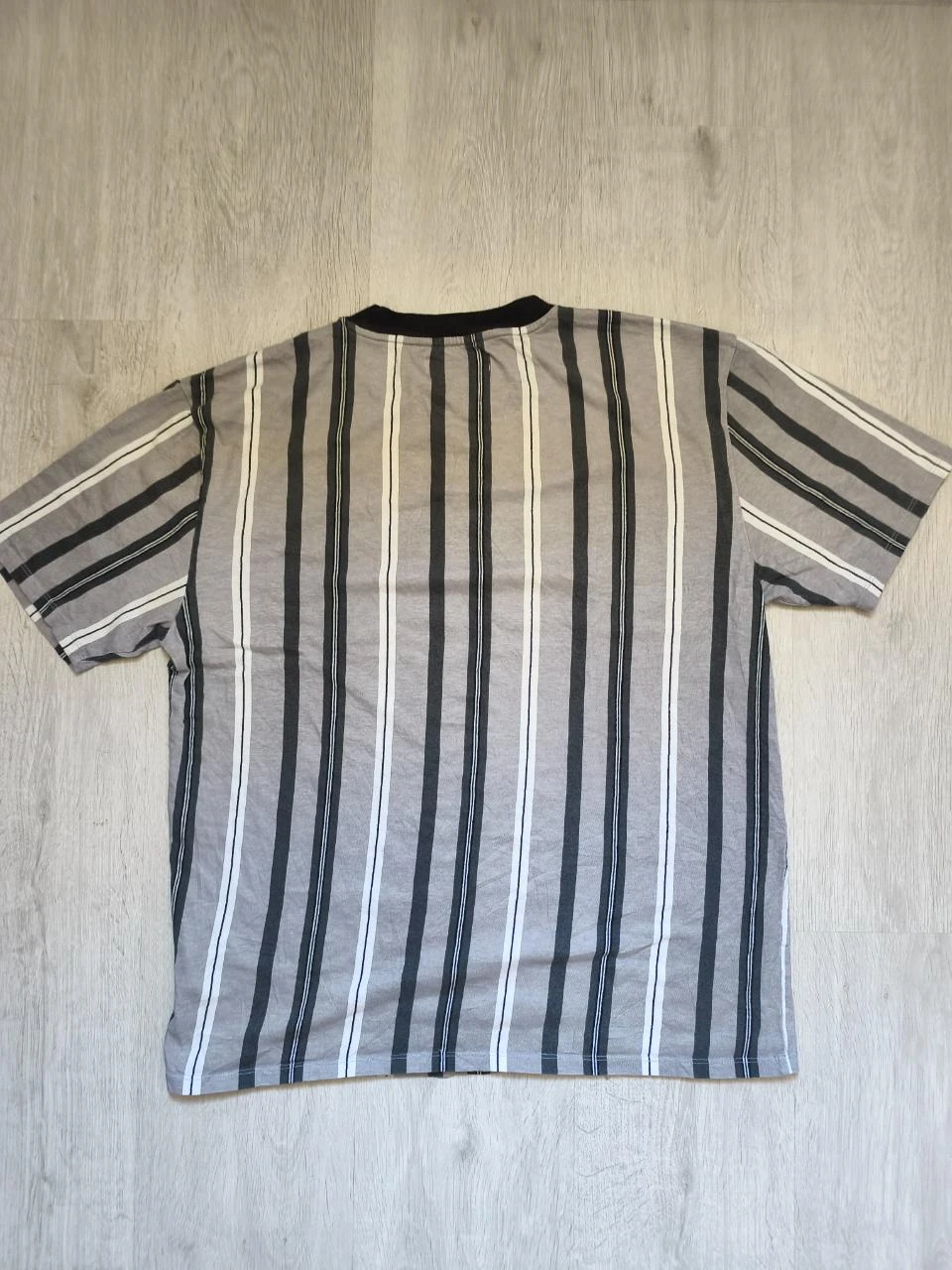 T-Shirt GUESS Tamanho P – photo 4